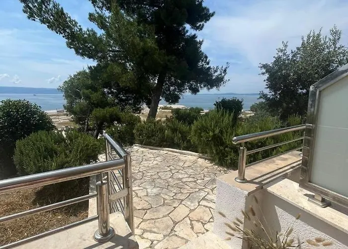 Apartment Mediterranean Oasis